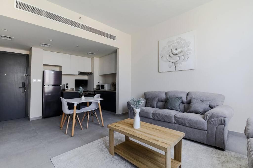 Sahab - Solo 1Br Apt In Al Jada Şarja Dış mekan fotoğraf